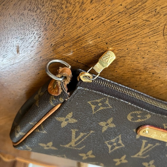 Louis Vuitton Eva Clutch - Picture 3 of 13